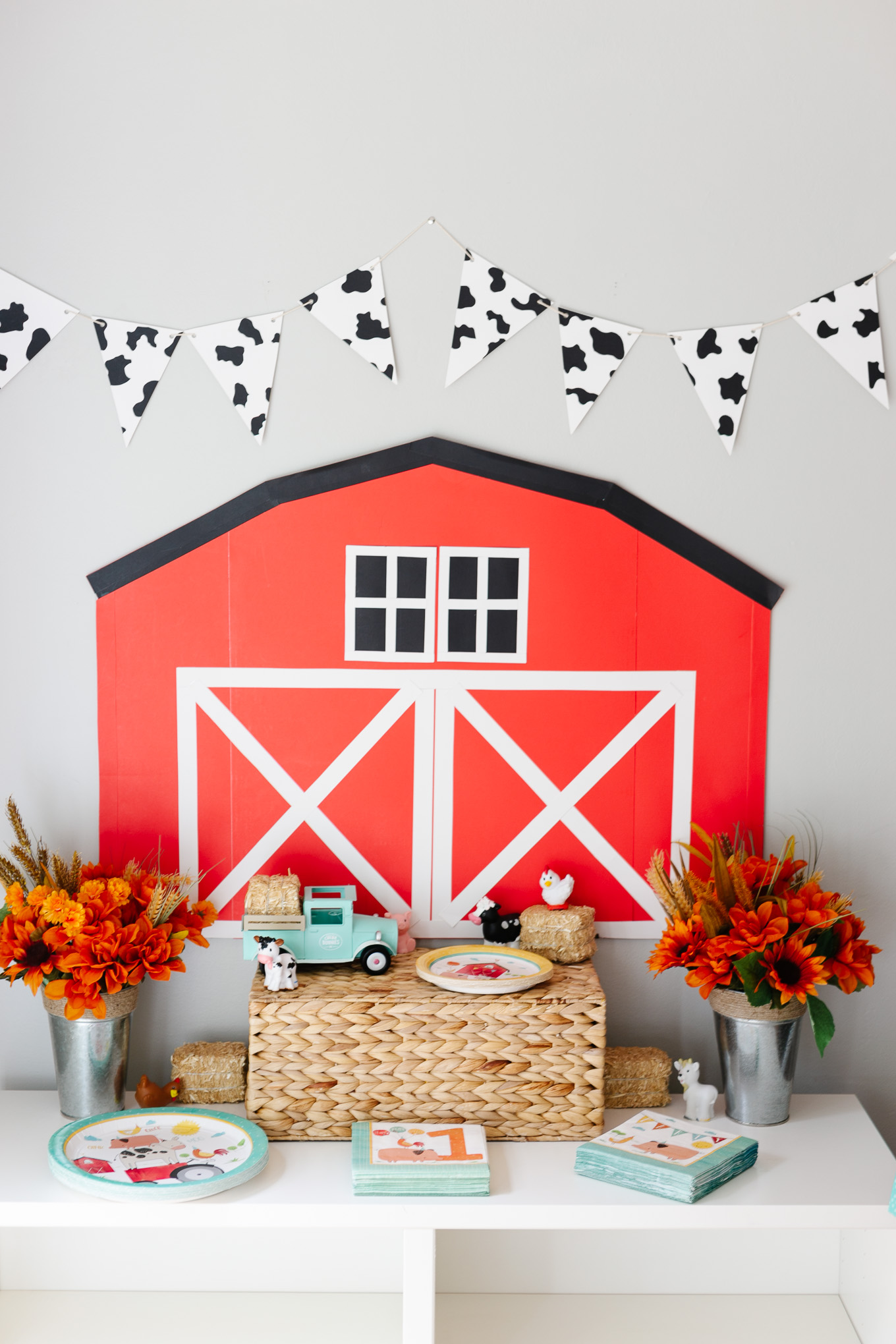 You are currently viewing A Farm Theme First Birthday Party for Levi!