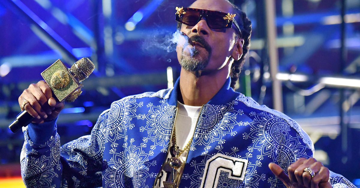 You are currently viewing Snoop Dogg Plans to Turn Death Row Records Into the First NFT Music Label
