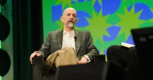 Read more about the article Neal Stephenson Coined ‘Metaverse’ in 1992. Now He’s Building One