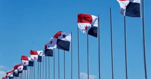 Read more about the article Presidente de Panamá veta parcialmente proyecto de ley que regula uso de criptomonedas