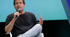 Read more about the article PayPal Allowing Crypto Off Its Platform Heralds a First Step Away From Fiat World, CEO Schulman Says